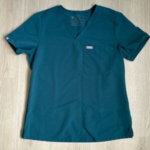 FIGS Catarina Scrub Top in Caribbean Blue EUC